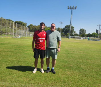 סגל במעמד החתימה