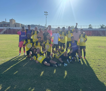 הצגה. שחקני בית