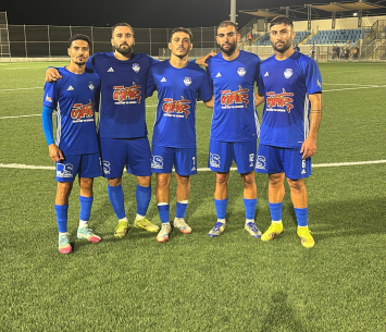 שחקני אור עקיבא חוגגים (באדיבות הקבוצה)