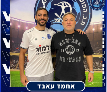 עאבד במעמד החתימה (פייסבוק רשמי)