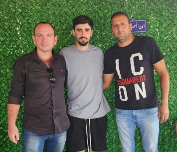 בן לולו במעמד החתימה