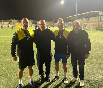 רז כהן ואנשי בית