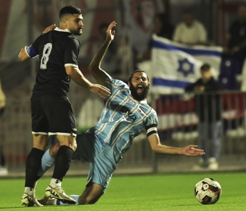 שחקני שתי הקבוצות (אבי רביבו)