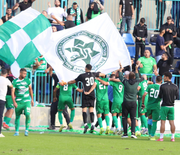 שחקני אחי נצרת חוגגים באום אל פאחם (דאפר מחאמיד)