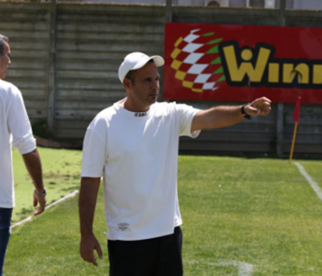 מודע לחשיבות המשחק. אלימלך