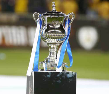 מי תניף את הגביע?