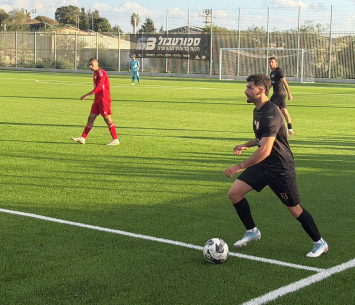 עציוני עם הכדור