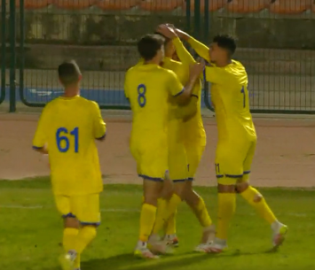 שחקני יבנה חוגגים את השער השלישי