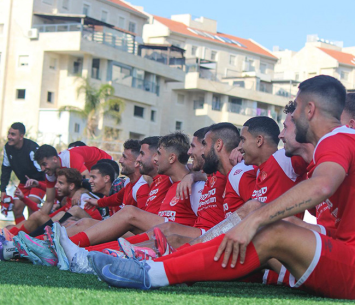 שחקני מרמורק חוגגים ניצחון ענק (סהר בראל מדיה הפועל מרמורק)