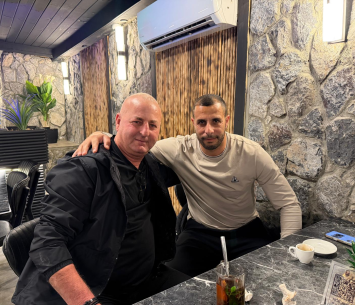 עמריה במעמד החתימה