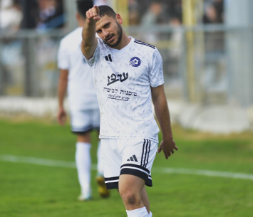 כוכב המשחק. עומרי (אבי רביבו)