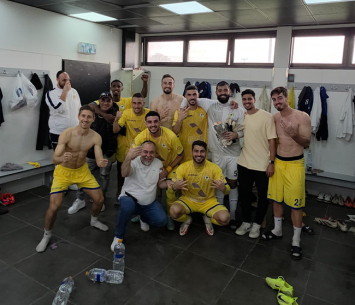 שחקני יבנה בסיום המשחק