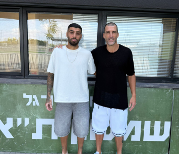חורי לצד סוכנו שרון גורמזנו