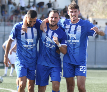 פתחו עם ניצחון. שחקני כרמיאל (דאפר מחאמיד)