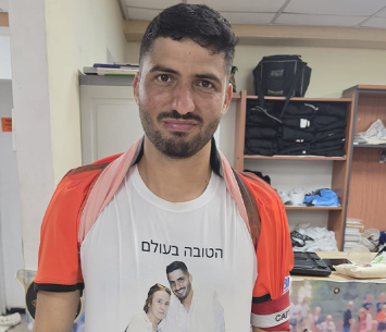 מרגש. ההקדשה של חליבה לאמו 