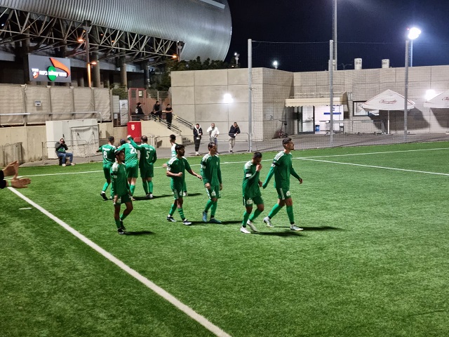 כבשו ראשונים. שחקני שמשון "פזטל" ת"א חוגגים יתרון מוקדם (ליאור טרי)