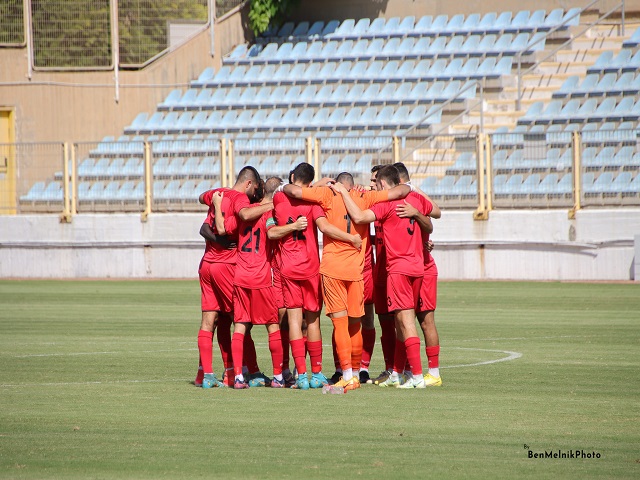 בקצב צבירה של 10 נקודות ב-7 משחקים, אי אפשר לעלות ליגה. שחקני הפועל הרצליה (בן מלניק)