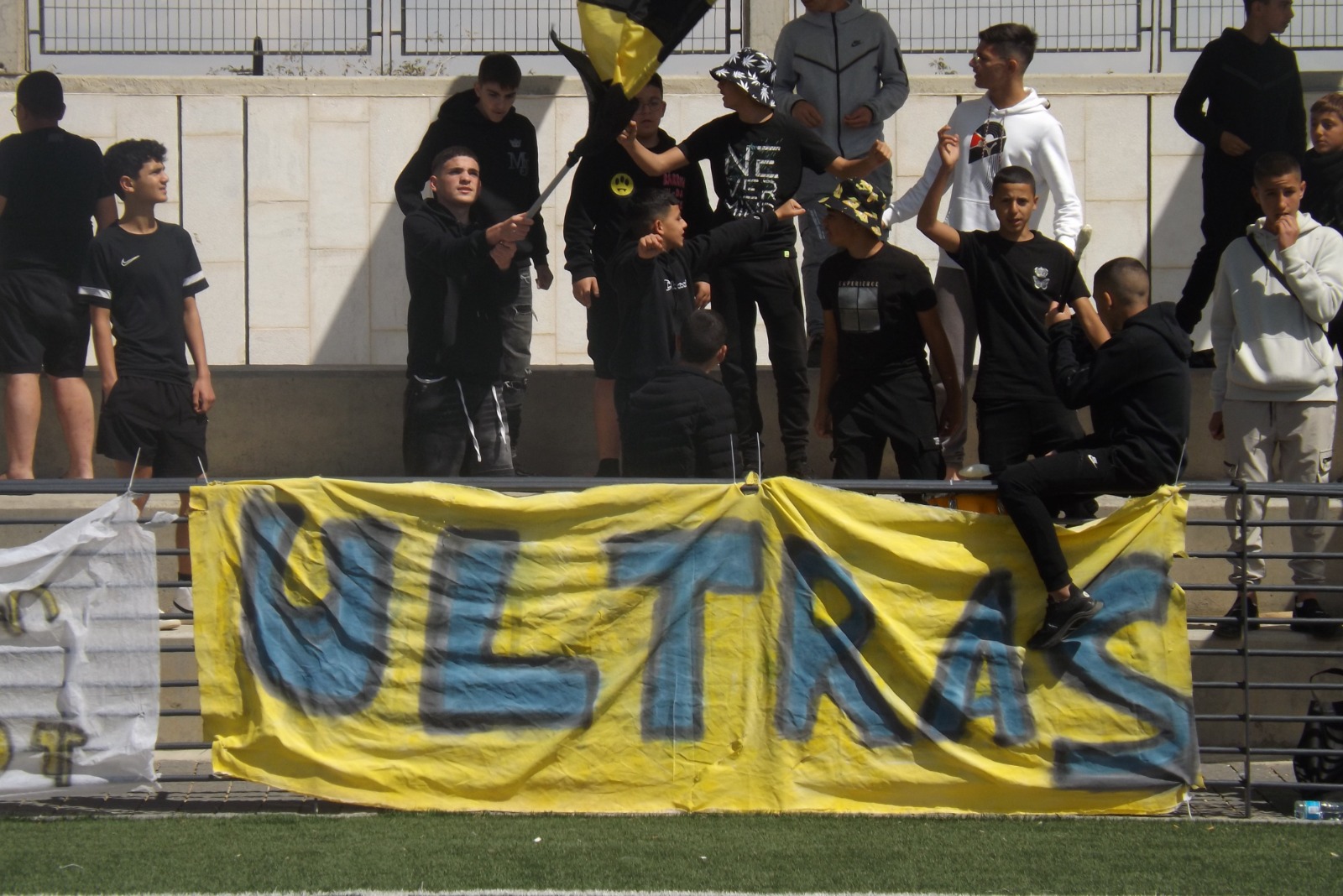 מתכוננים לפליאוף. אוהדי נתיבות (יוסי איטח, אתר eyoya)