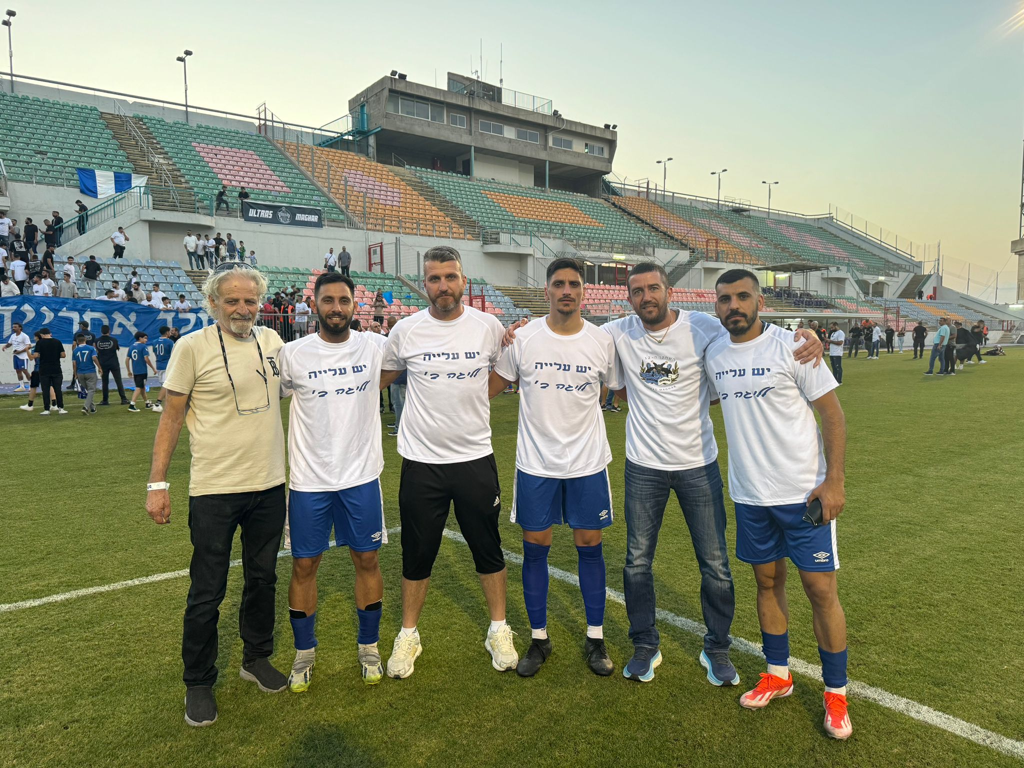 בני מג'אר חוגגים (דוניא גנטוס)