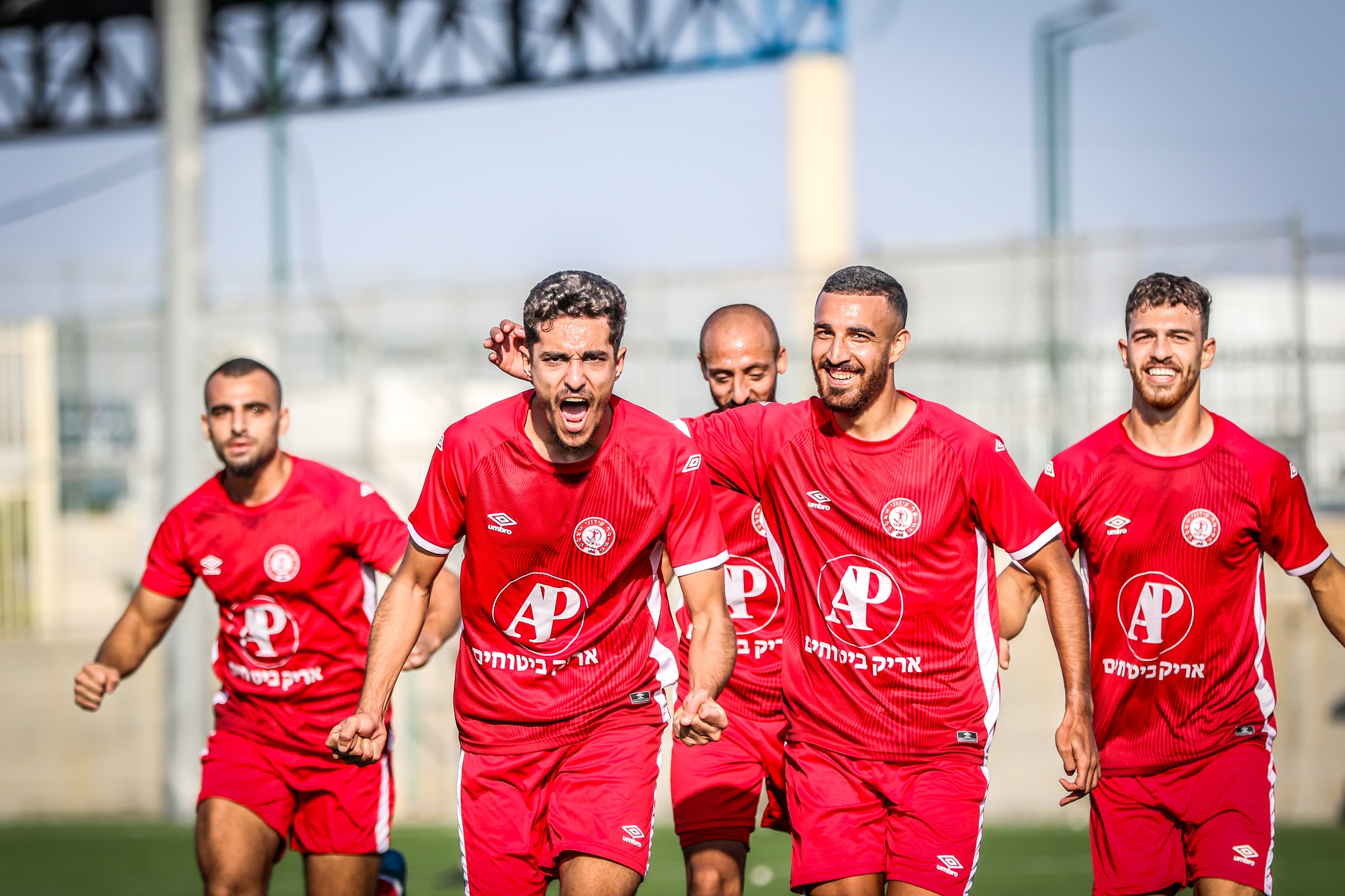 שחקני באקה חוגגים את היתרון (וואסים מוואסי)