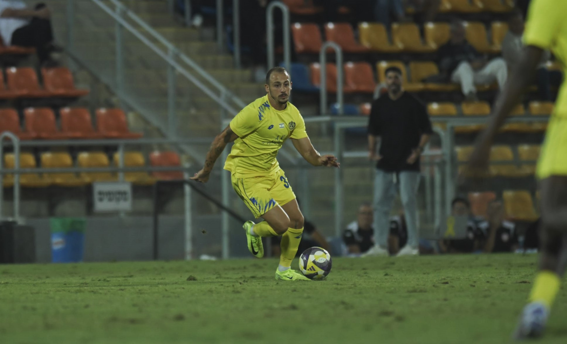 אורי צעדון (אבי רביבו)