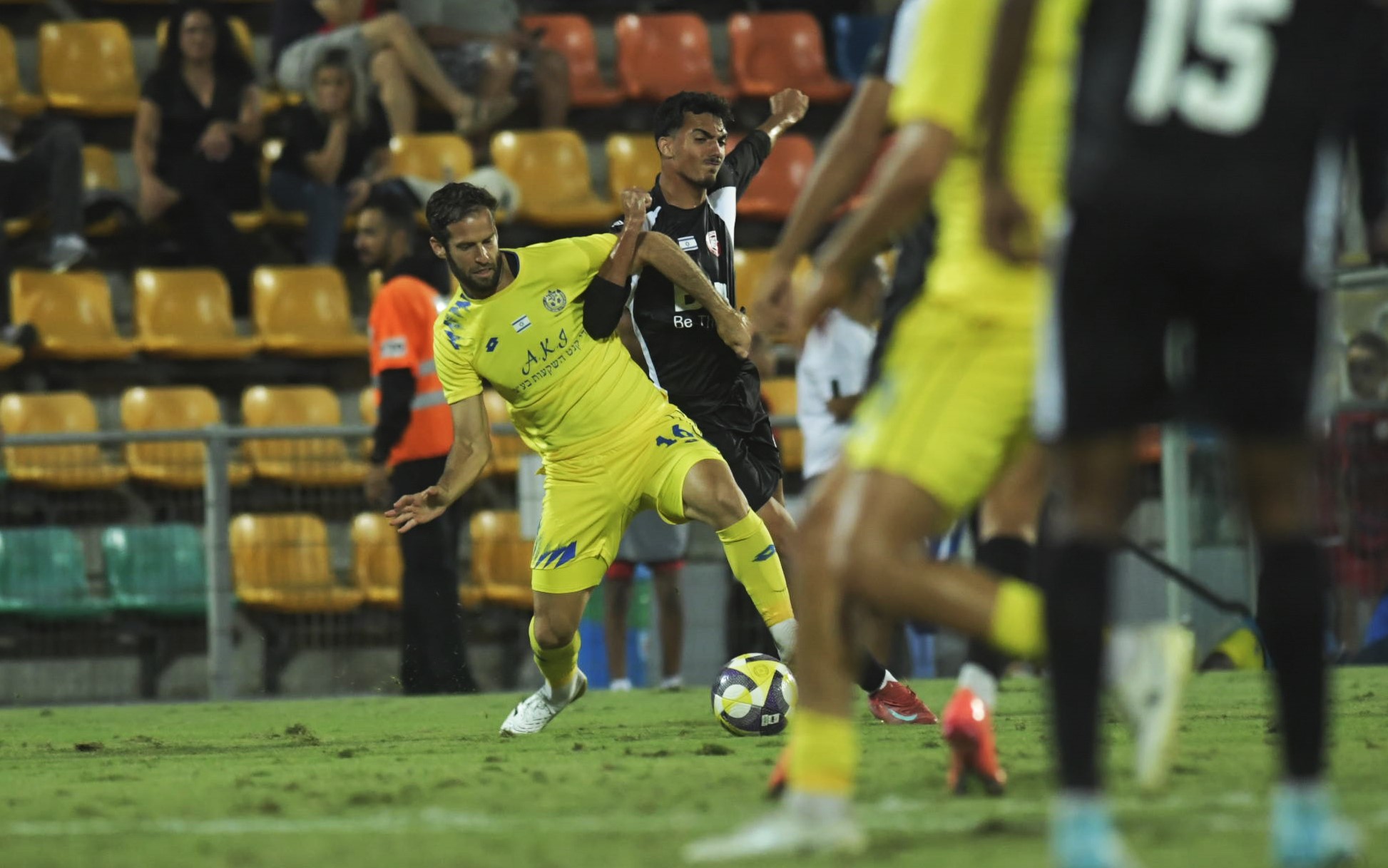 מאבק על הכדור (אבי רביבו)