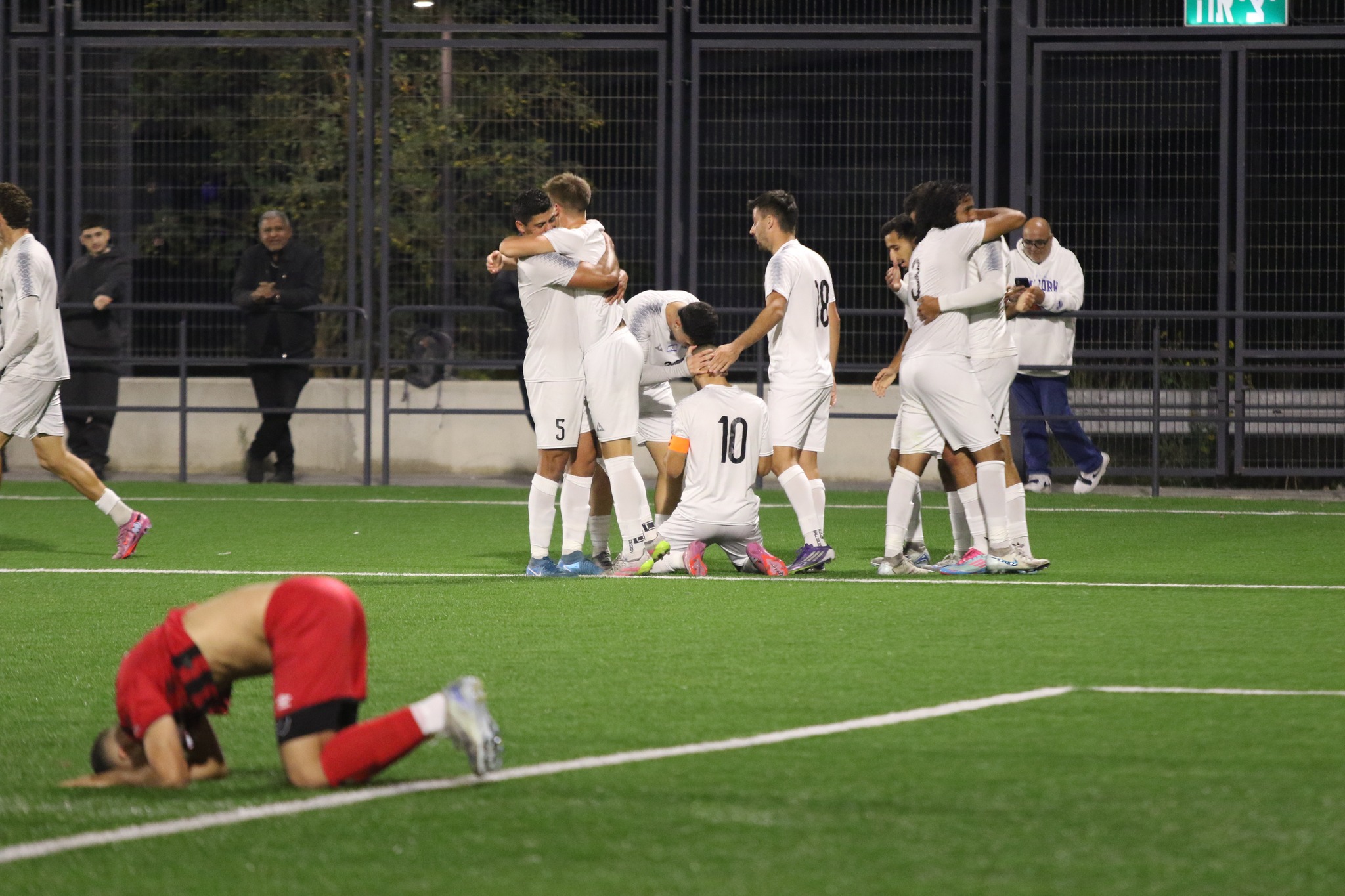 אבו ראס חוגג עם החברים (דאפר מחאמיד)