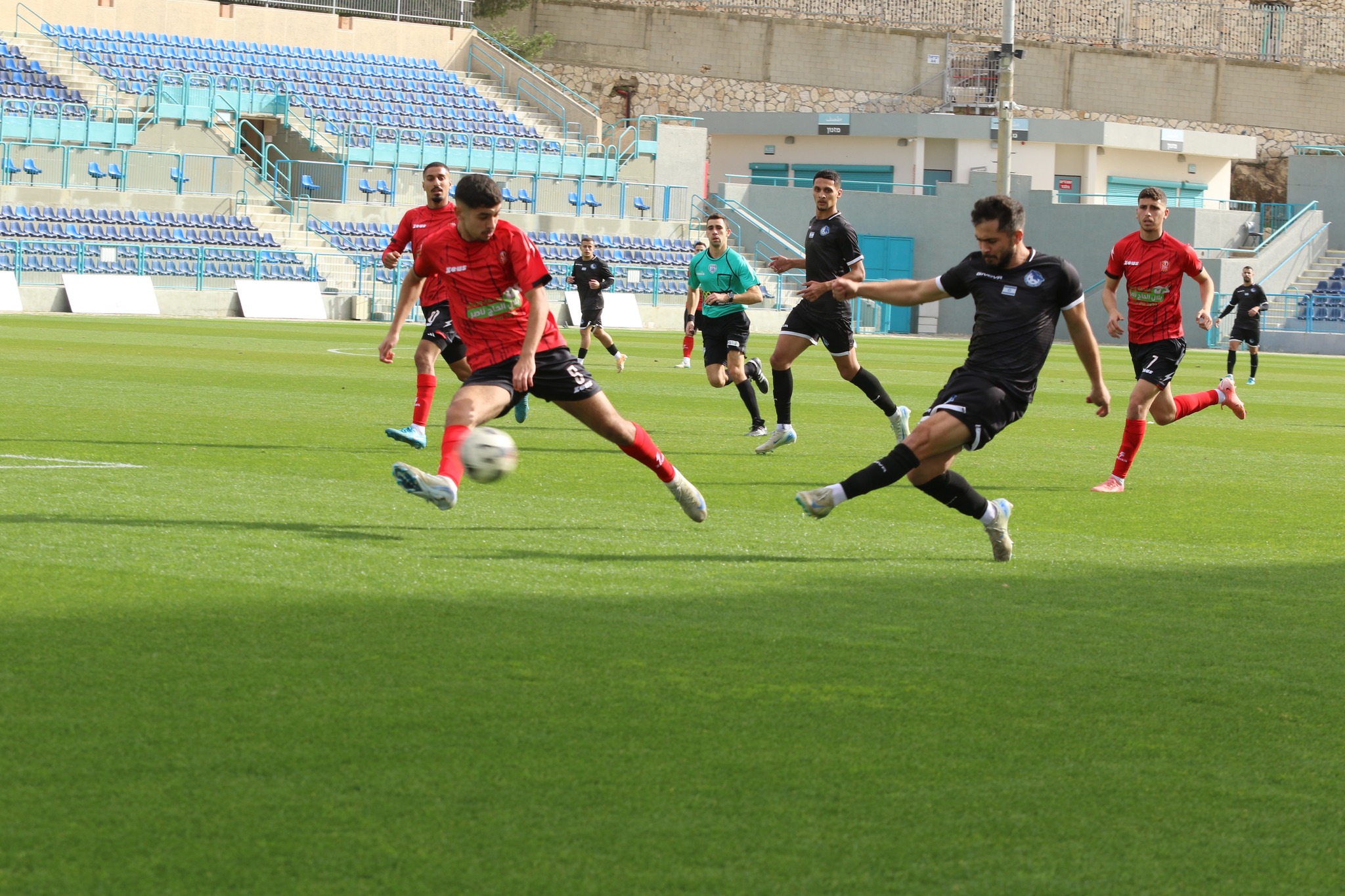 בר איבגי מגביה כדור לרחבה (דאפר מחאמיד)