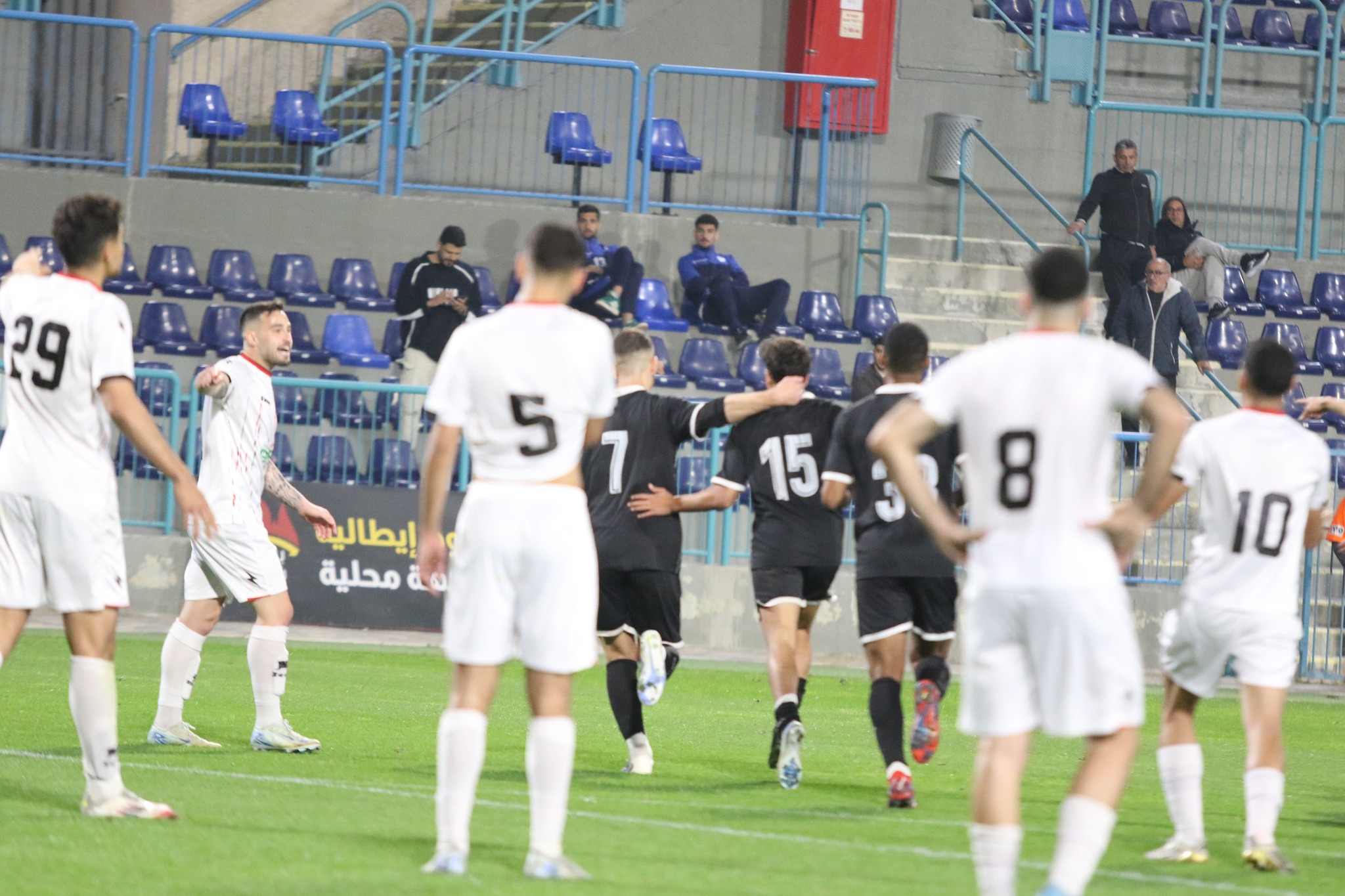 נמצאים בכושר נהדר. שחקני בית שאן חוגגים (דאפר מחאמיד)