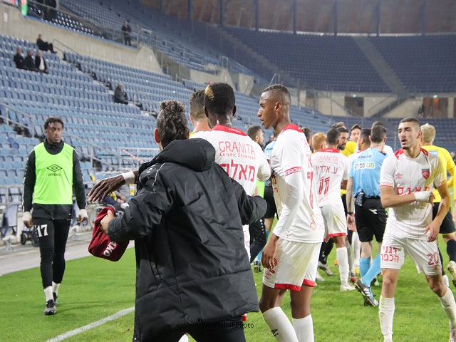 לשים את האמוציות בצד ולהתרכז בכדורגל. שחקני כפר קאסם (בן מלניק)