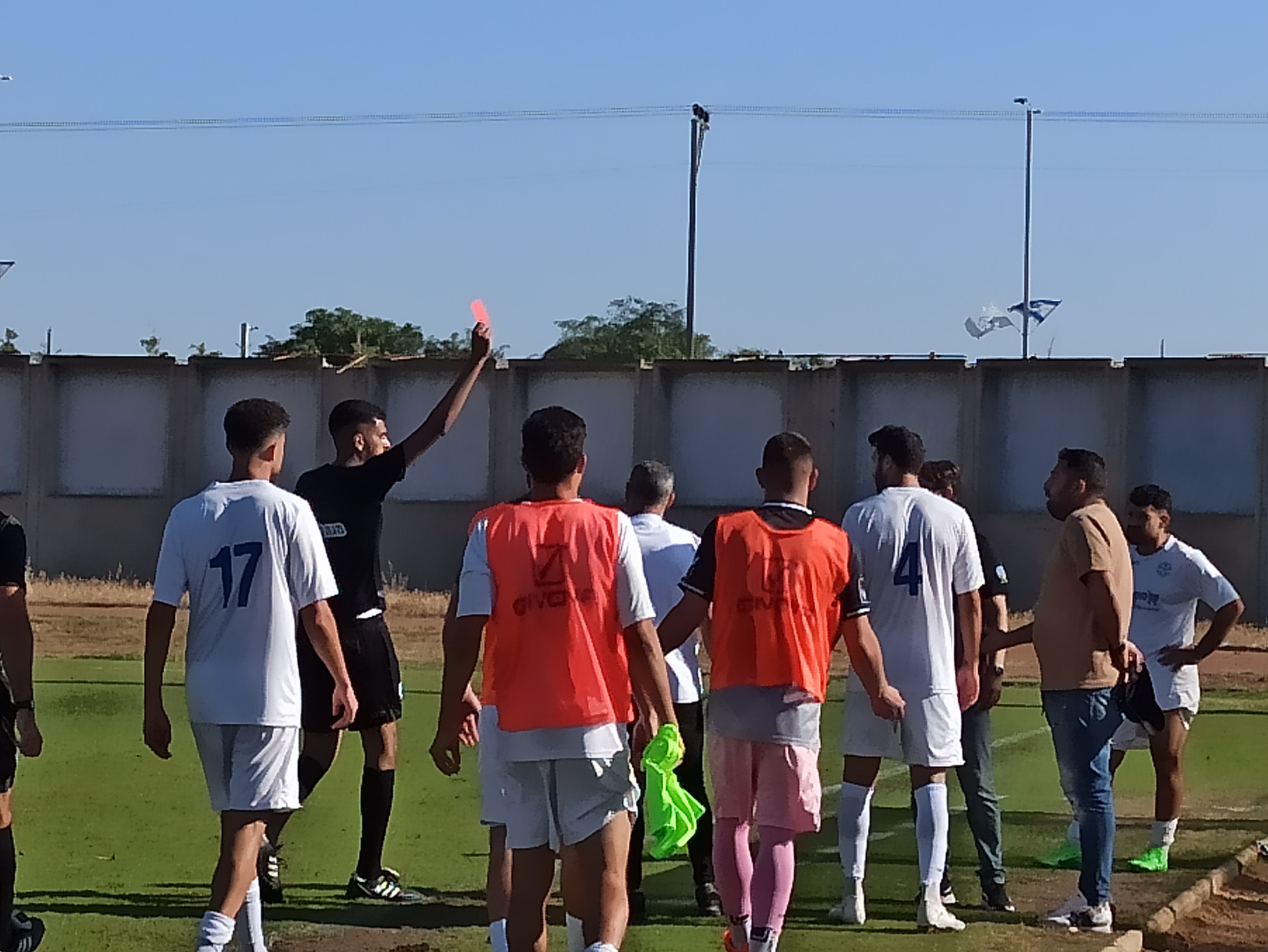 מזרחי מקבל את האדום (אלון יהודיוף)