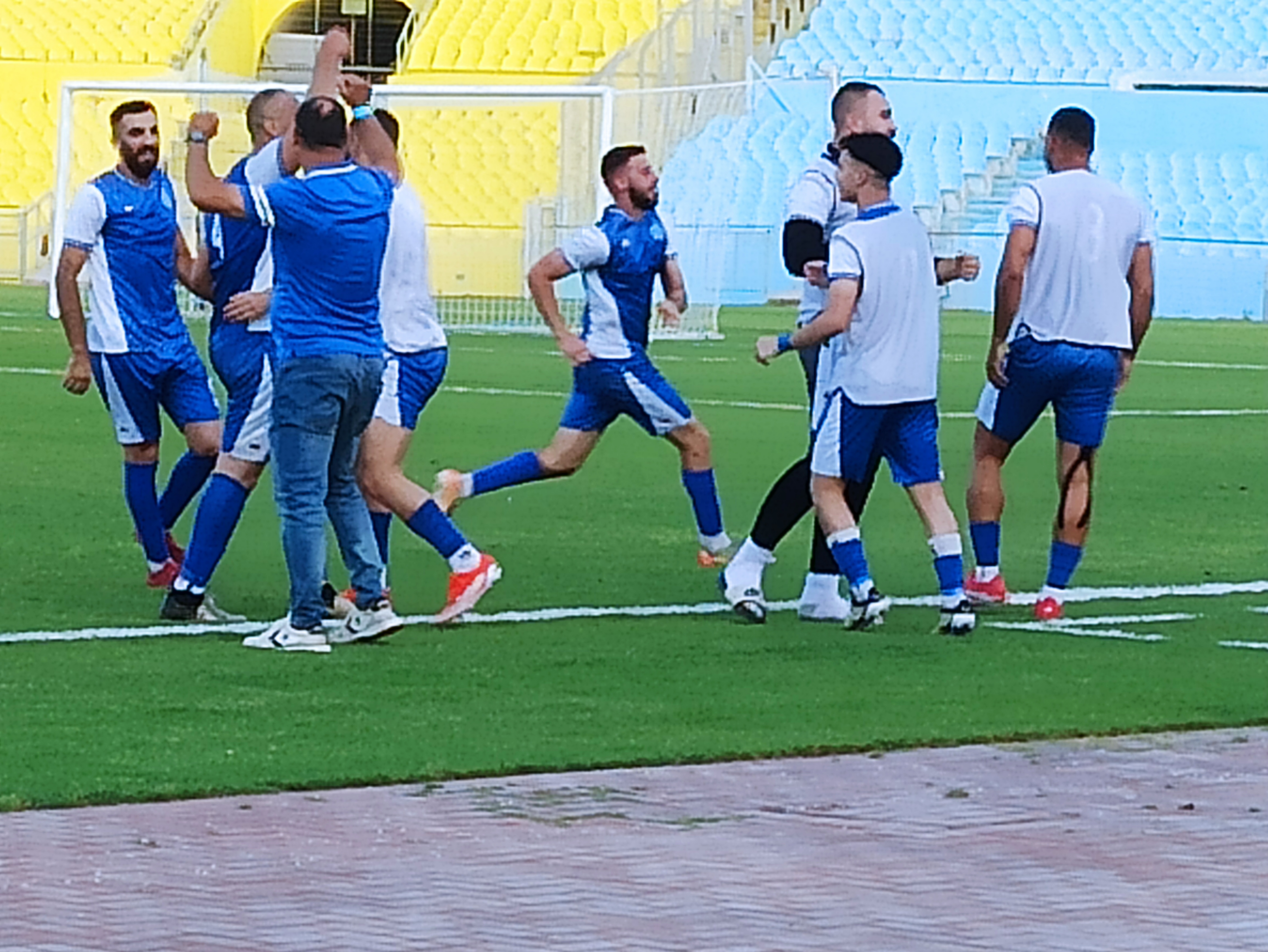 ג'לג'וליה חוגגת את היתרון (אלון יהודיוף)