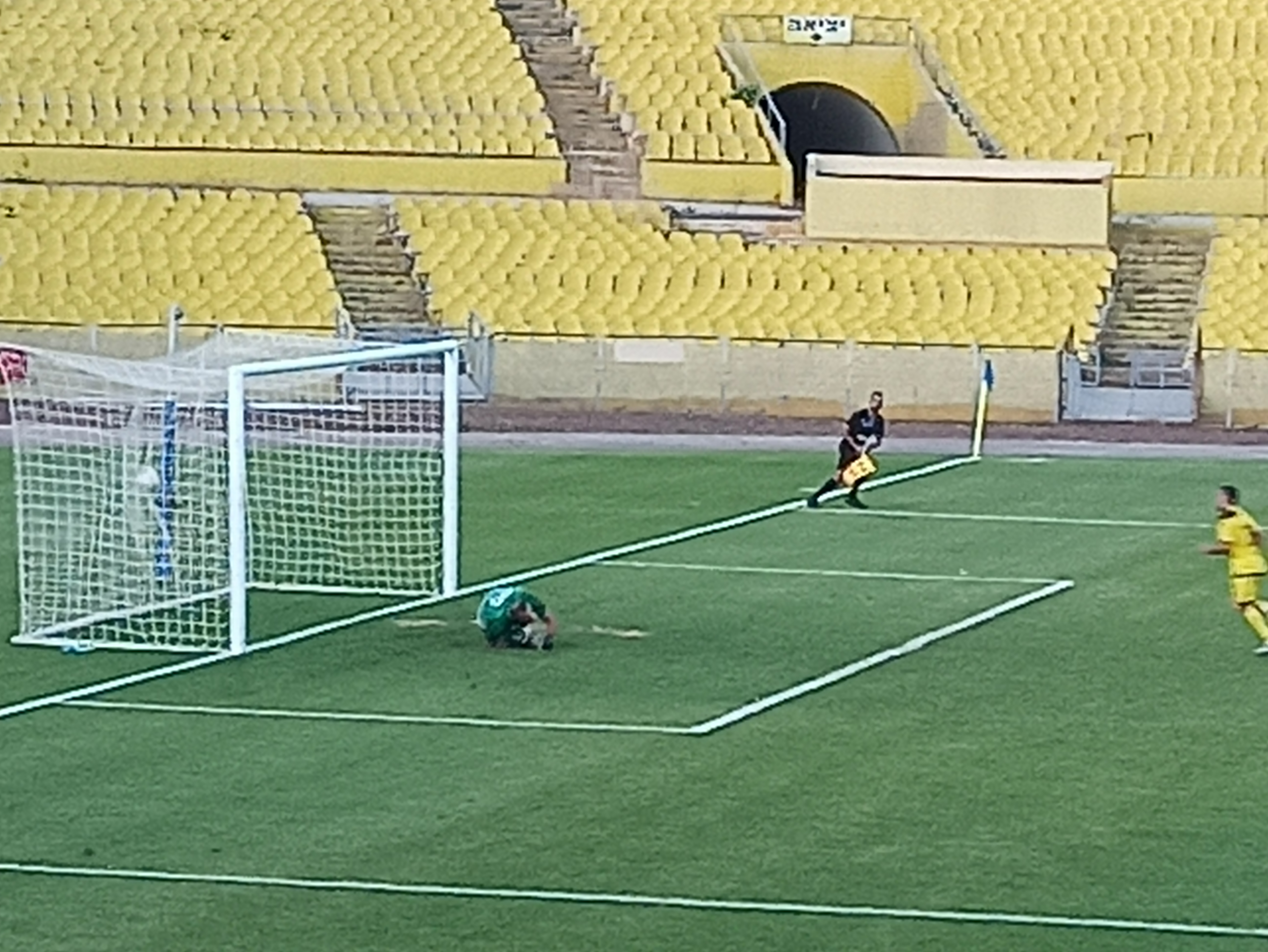 גאפר נכנע (אלון יהודיוף)