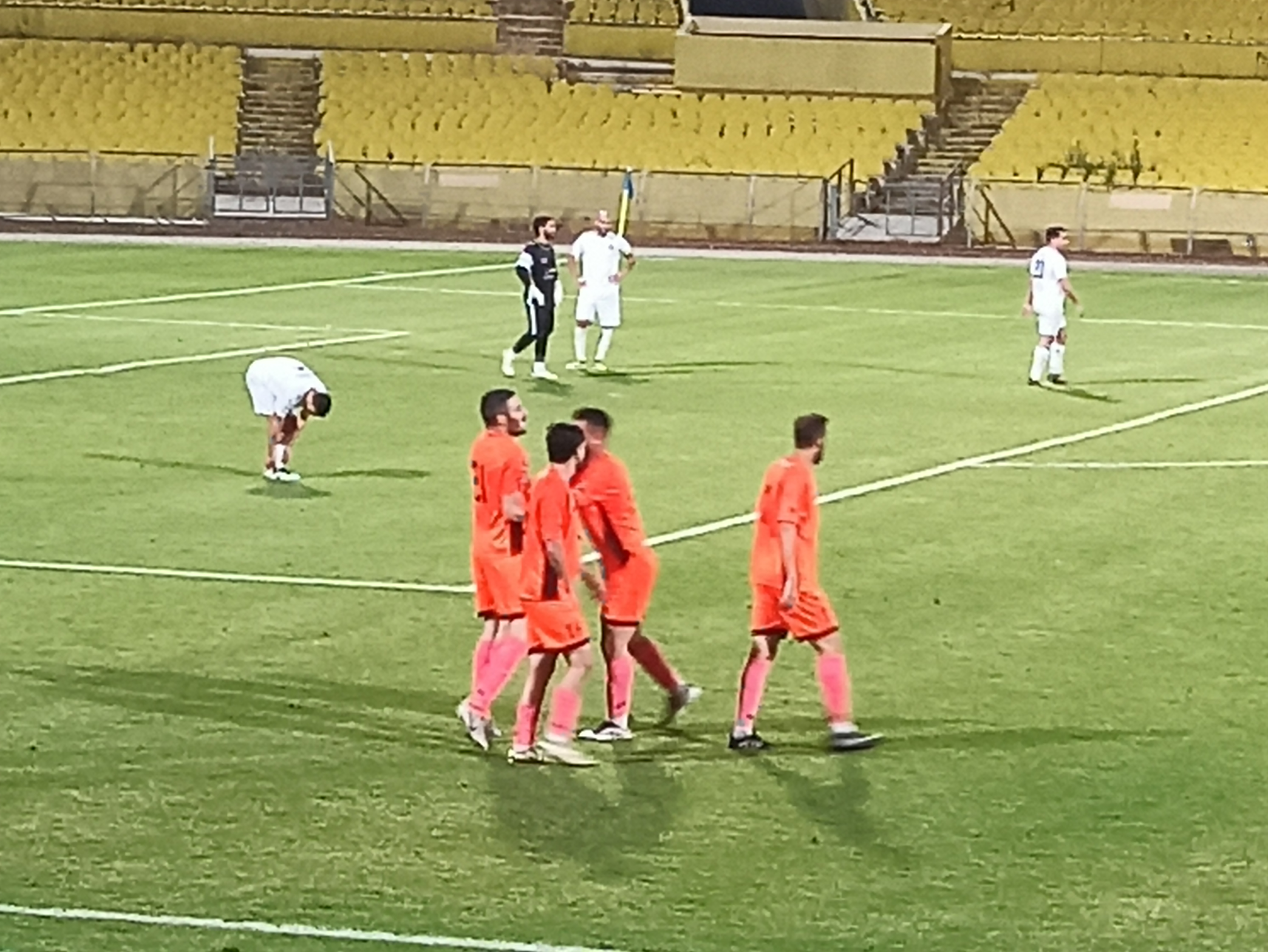 חגיגה בכתום. שחקני ערד (אלון יהודיוף)