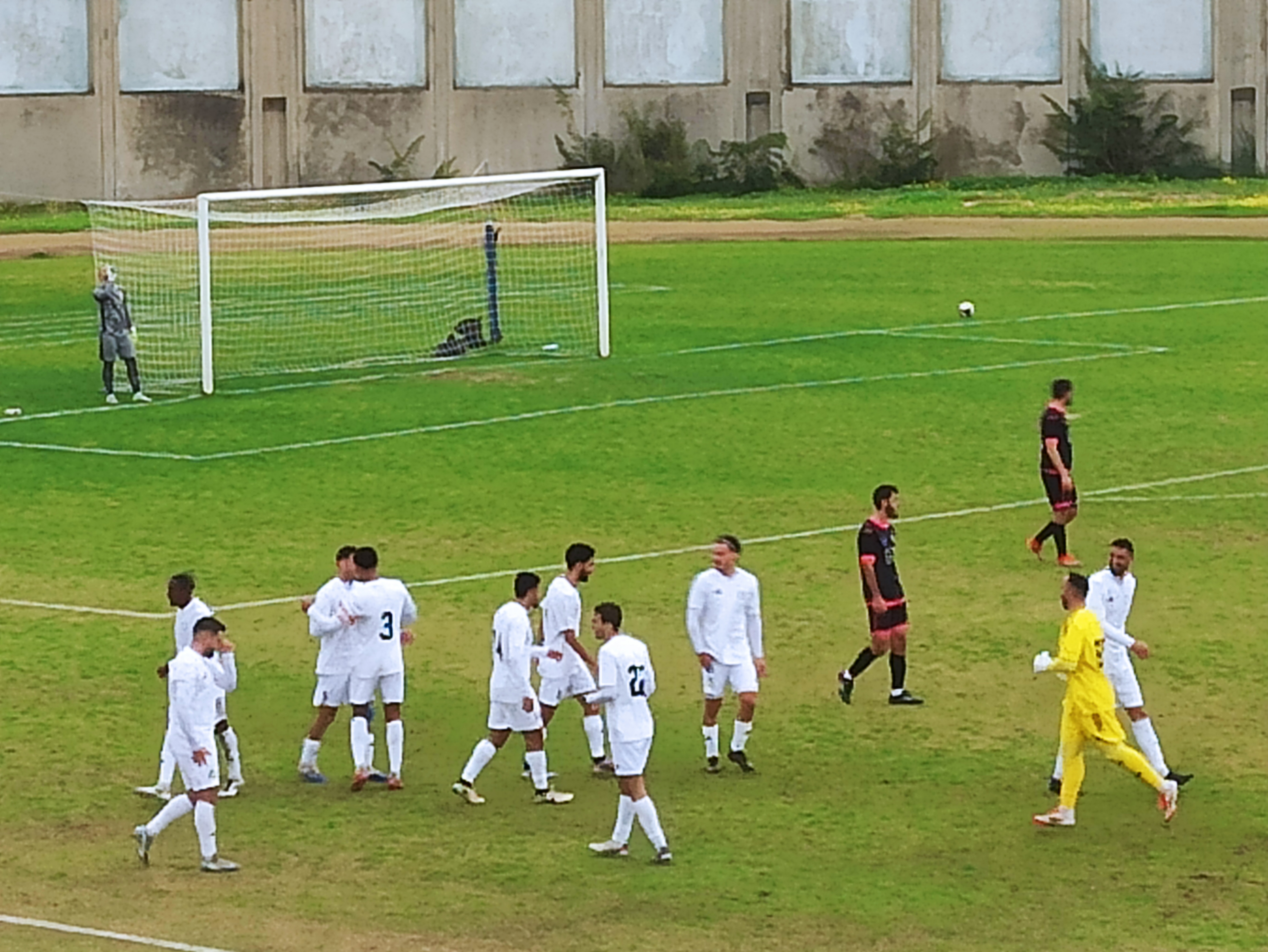 שחקני בית"ר חוגגים את היתרון (אלון יהודיוף)