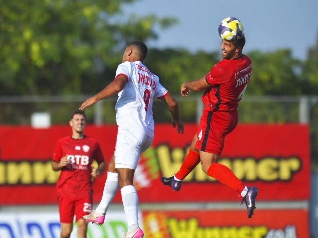 מחפשות גובה. נוף הגליל נגד חדרה (אבי רביבו)