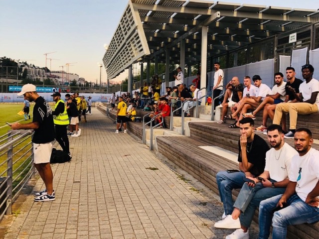 הקהל בעמק הארזים (אחמד עוויסאת)