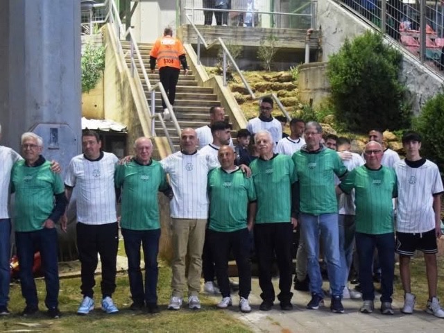 שחקני העבר הגיעו לכבד (באדיבות המועדון)