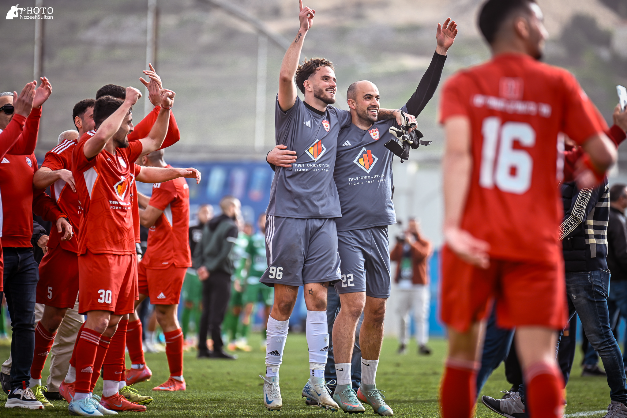 גיבור המשחק. מיכאלי (משמאל) (נזיה סולטאן)