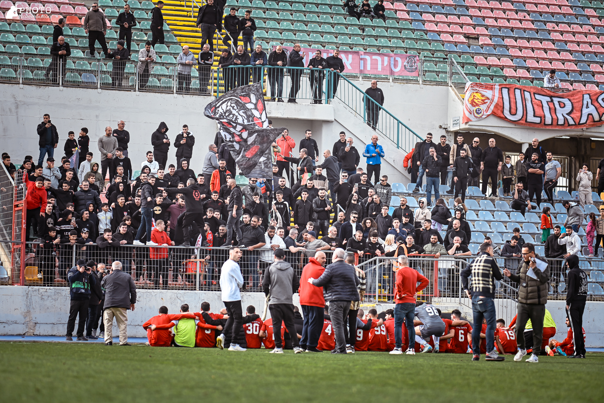 צריכים את הדחיפה מהיציעים. הקהל של טירה (נזיה סולטאן)