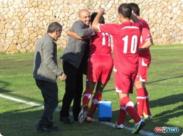 שחרר הרבה לחץ. חוגגים את הראשון של דיאב (צילום: חג'ג' רחאל)