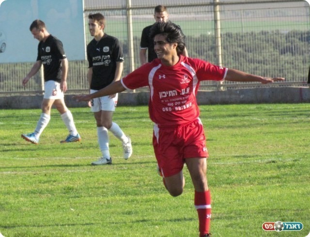 וחוגג (צילום: חג'ג' רחאל)