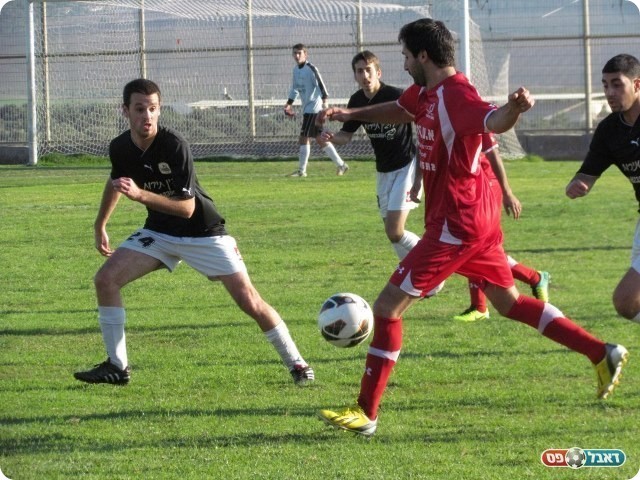 משחק חדש. המבשל קלס מול עבדאלהאדי (צילום: חג'ג' רחאל)