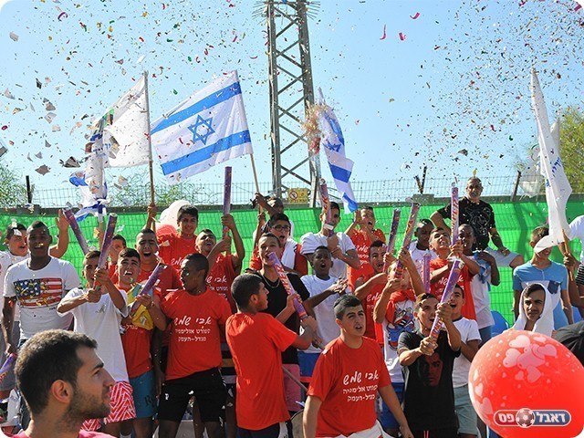 קרנבל יוצא מן הכלל באצטדיון במגדל העמק (צילום: ארנון לוי)