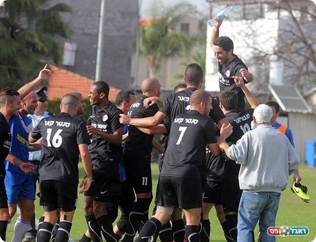 נקודה בלבד מהמקום הראשון. שחקני אזור (צילום: לירן דורף)