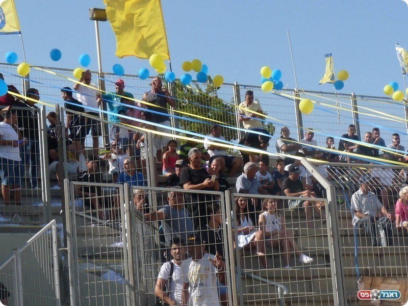 המאמן התפטר. אוהדי לזרוס חולון (אלי שמואלי)