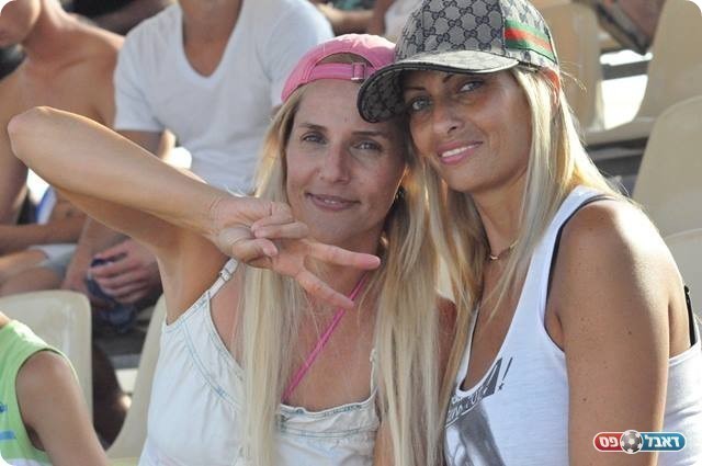 המעודדות של אדיר דנין...