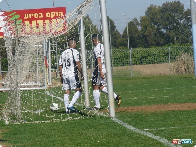 שוויון מהיר. הכדור של אביב שירז ברשת (אלי שמואלי)