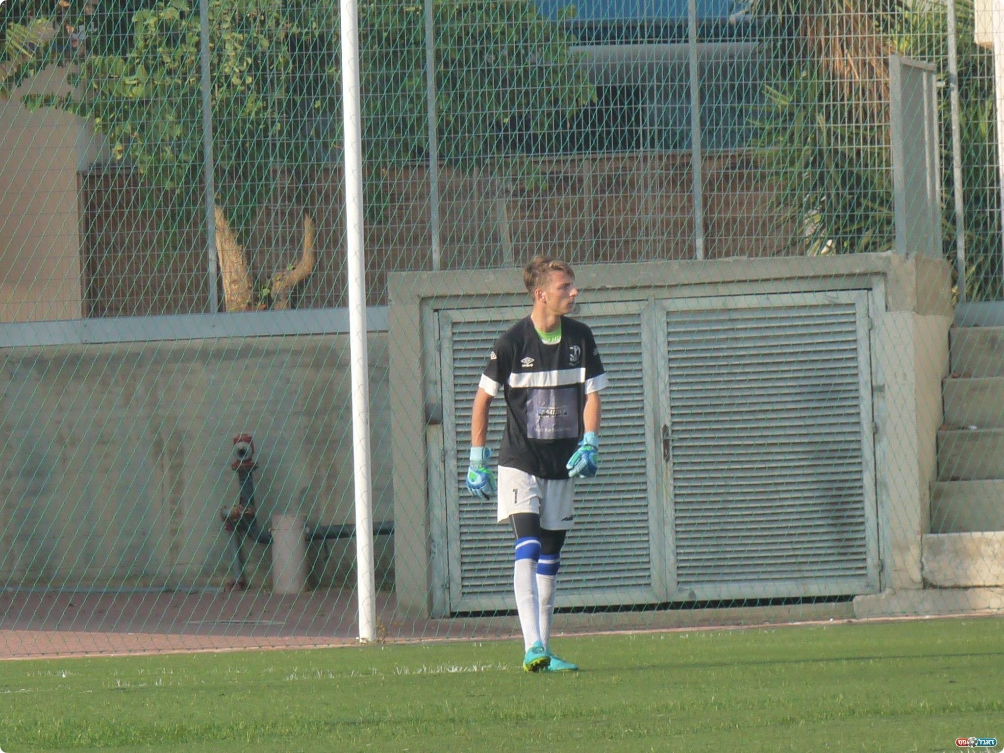 יגיע לרמות הגבוהות כמו אבא? ניל שטראובר (אלי שמאלי)