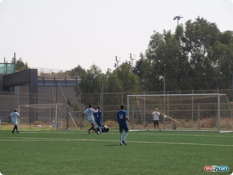 למזלה של רו"ח החילוף התעכב. כוכבי משווה (אלון יהודיוף)